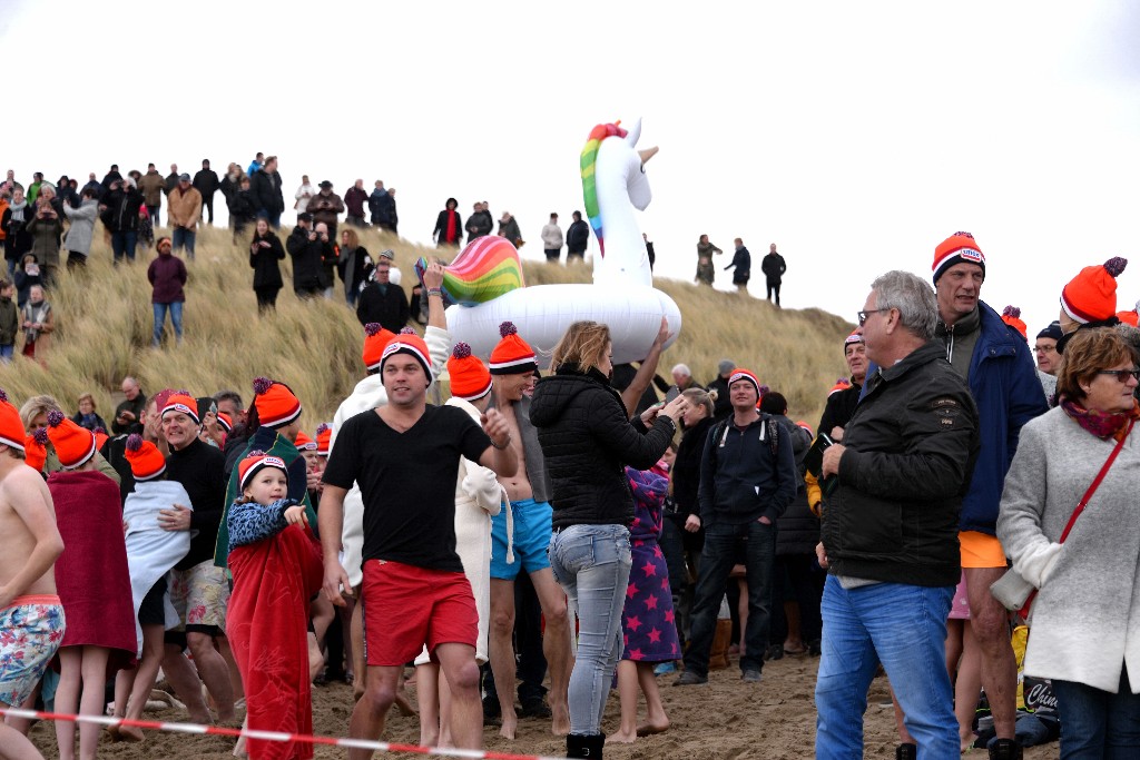 ../Images/Nieuwjaarsduik Nederzandt 2018 015.jpg